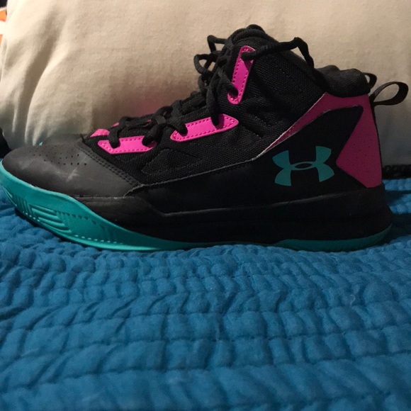 girls under armour basketball shoes